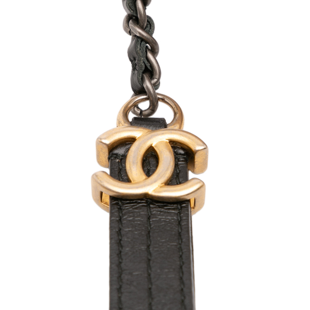 Chanel Large vieilli Cuir de veau Gabrielle O Étui Pochette – GABY PARIS Authentique