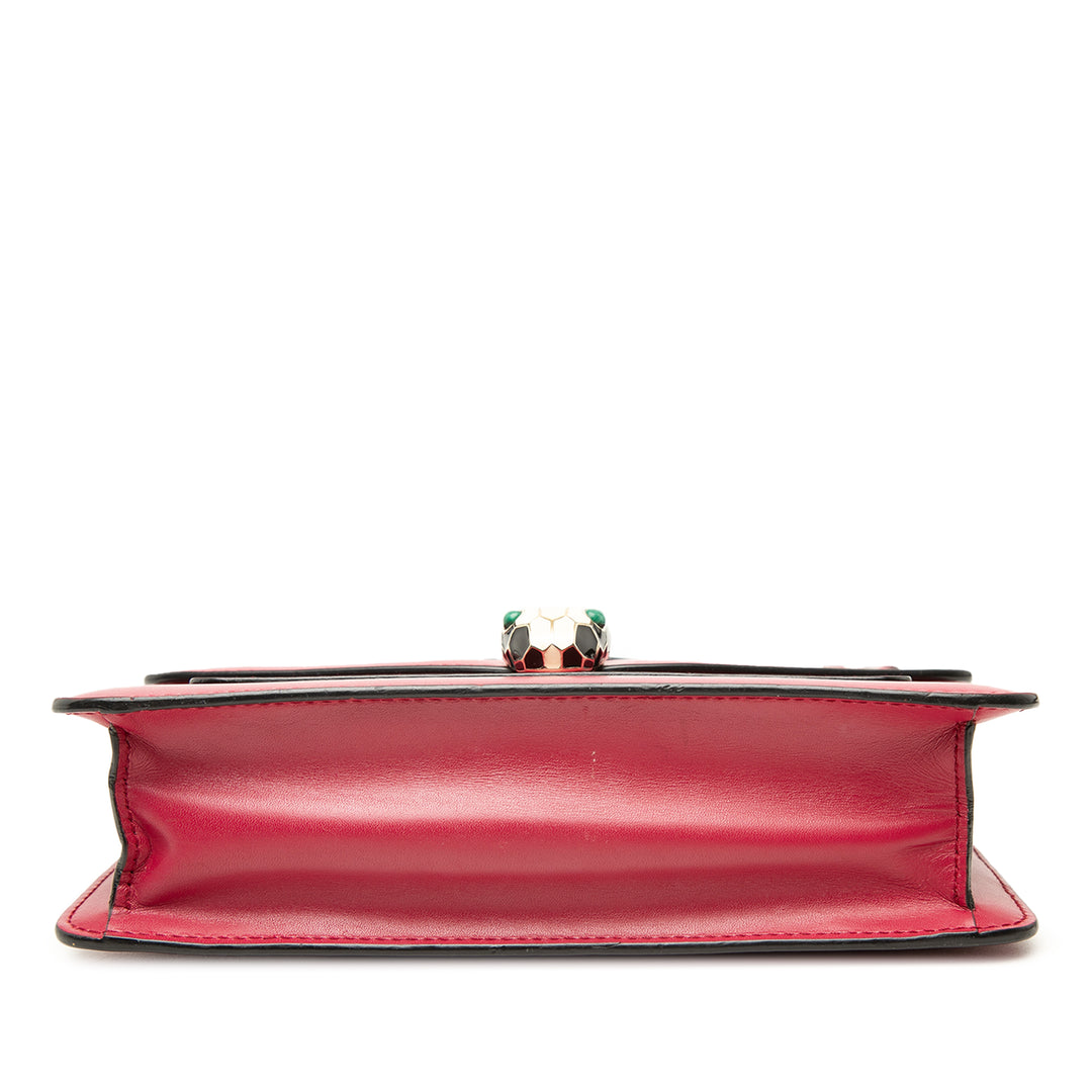Bvlgari Sac porté épaule Serpenti Forever East West Cuir de veau Rouge – vue 3 – GABY PARIS