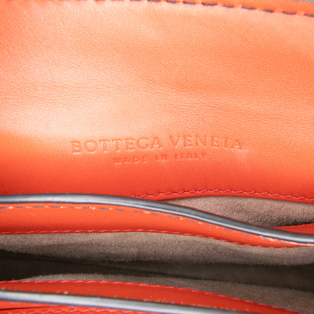 Bottega Veneta Sac à main Intrecciato à finitions Piazza à nappa Mini Orange – vue 6 – GABY PARIS
