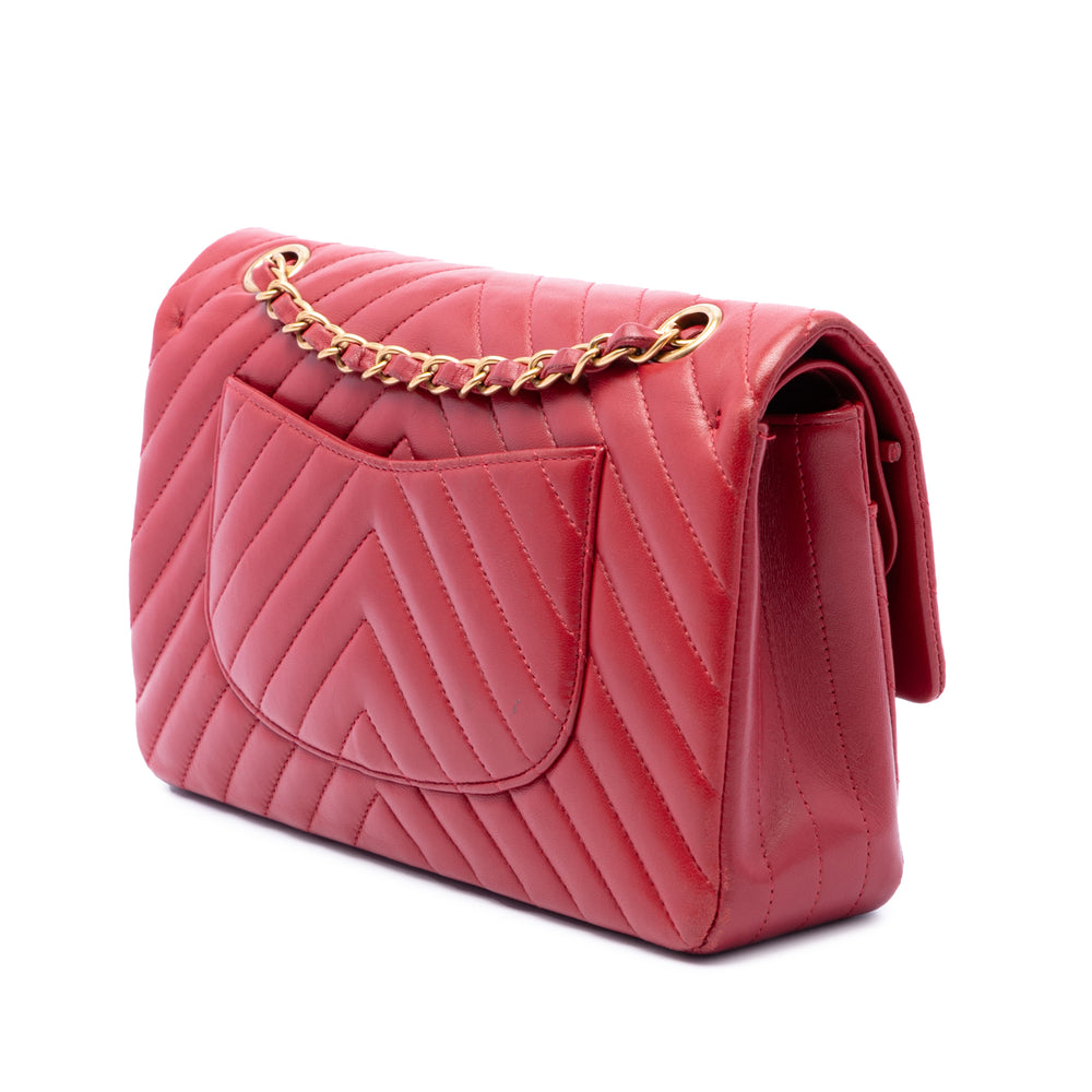 Chanel Classic Chevron Double rabat Moyen Cuir d'agneau Rouge – vue 2 – GABY PARIS