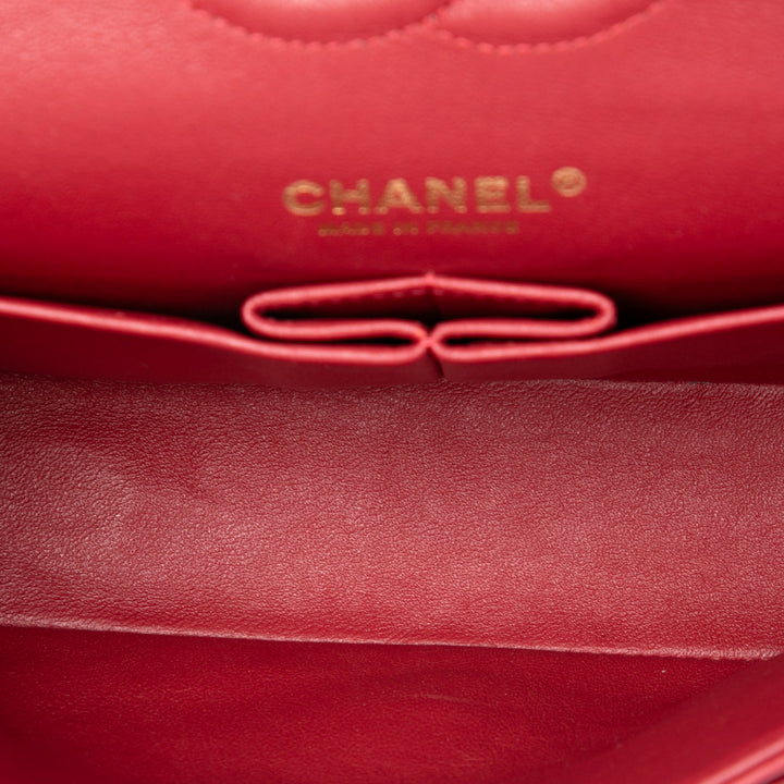 Chanel Classic Chevron Double rabat Moyen Cuir d'agneau Rouge – vue 4 – GABY PARIS