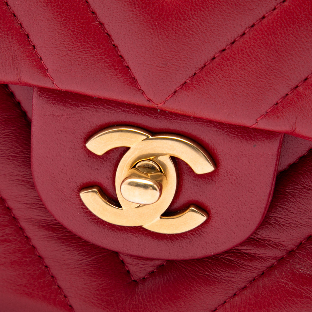 Chanel Classic Chevron Double rabat Moyen Cuir d'agneau Rouge – vue 5 – GABY PARIS