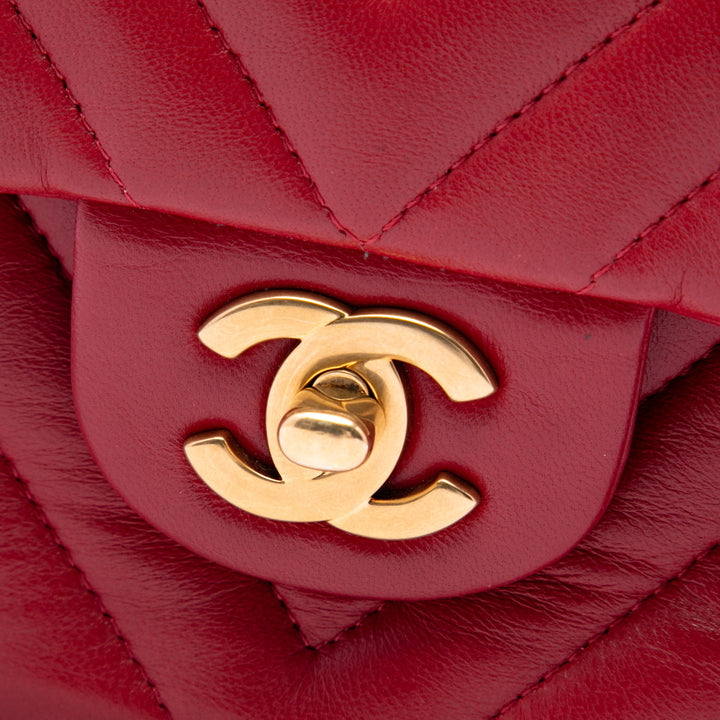 Chanel Classic Chevron Double rabat Moyen Cuir d'agneau Rouge – vue 5 – GABY PARIS