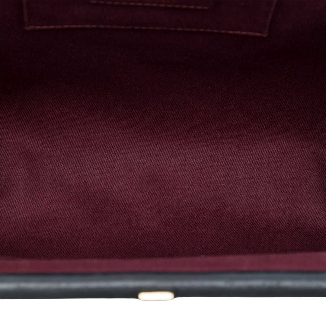 Chanel CC Matelassé Double Stitch Kiss Lock Pochette avec chaîne Cuir d'agneau