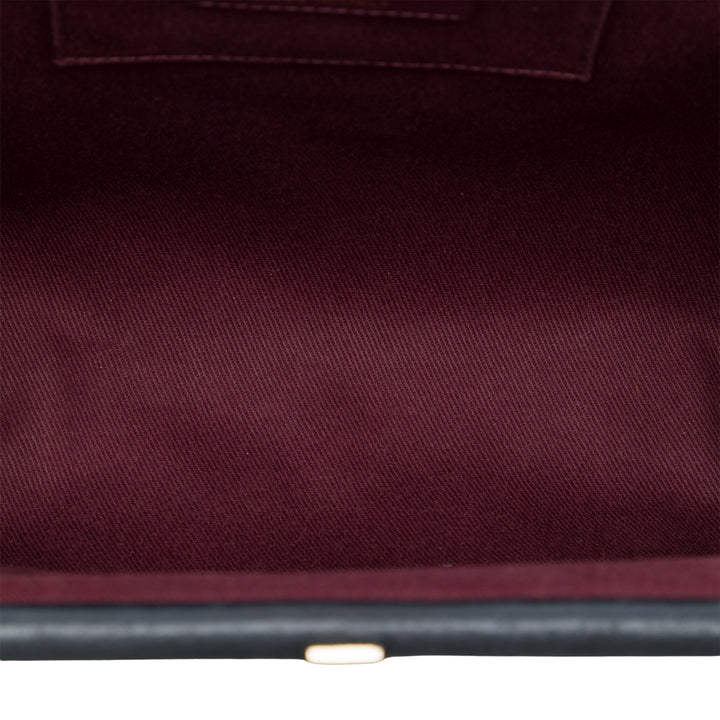 Chanel CC Matelassé Double Stitch Kiss Lock Pochette avec chaîne Cuir d'agneau