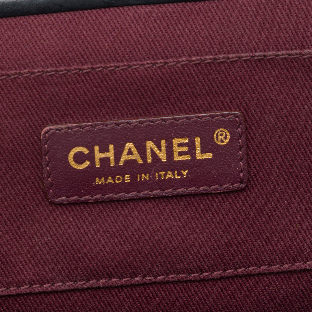 Chanel CC Matelassé Double Stitch Kiss Lock Pochette avec chaîne Cuir d'agneau