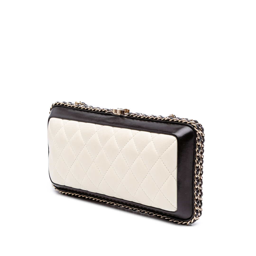 Chanel Bicolor Quilted Cuir d’agneau Chain Around Pochette Blanc – GABY PARIS Authentique