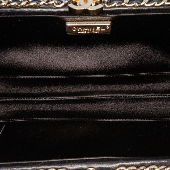 Chanel Bicolor Quilted Cuir d’agneau Chain Around Pochette Blanc – GABY PARIS Authentique