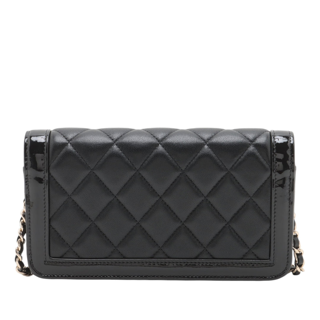 Chanel CC Matelassé Cuir d’agneau et Cuir verni à rabat Phone Holder