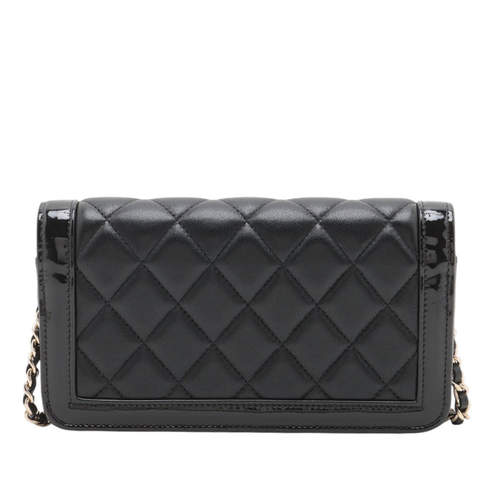 Chanel CC Matelassé Cuir d’agneau et Cuir verni à rabat Phone Holder