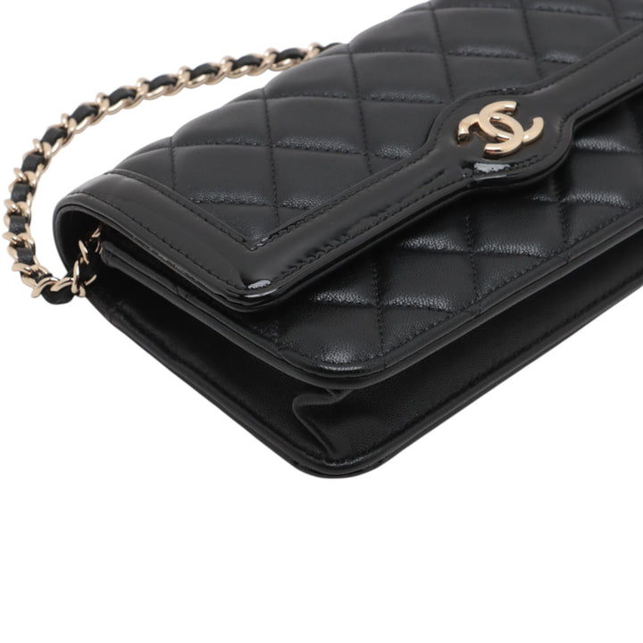 Chanel CC Matelassé Cuir d’agneau et Cuir verni à rabat Phone Holder