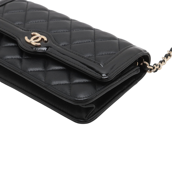 Chanel CC Matelassé Cuir d’agneau et Cuir verni à rabat Phone Holder