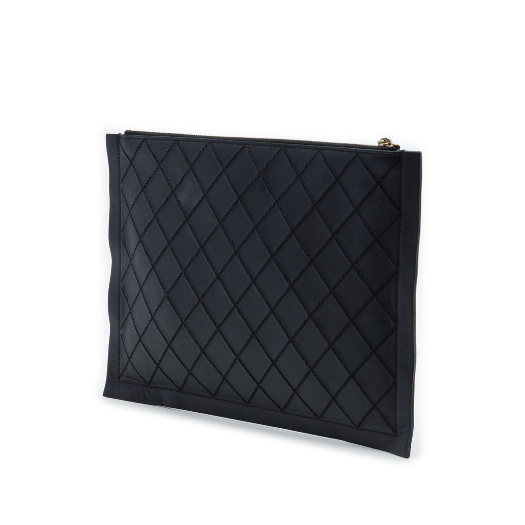 Chanel Large Matelassé Surpiqué Cuir de veau Zip Pochette