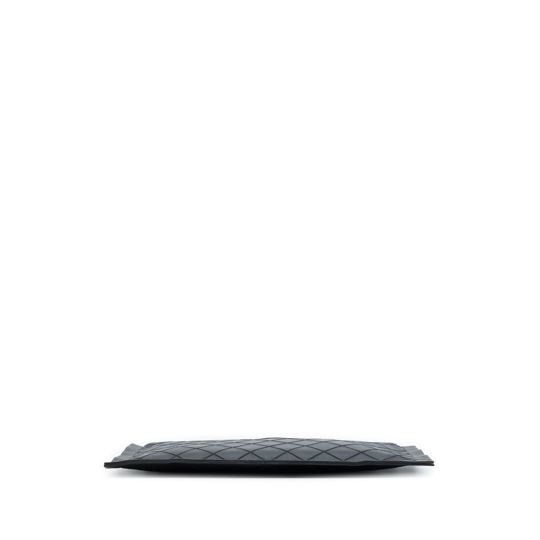 Chanel Large Matelassé Surpiqué Cuir de veau Zip Pochette