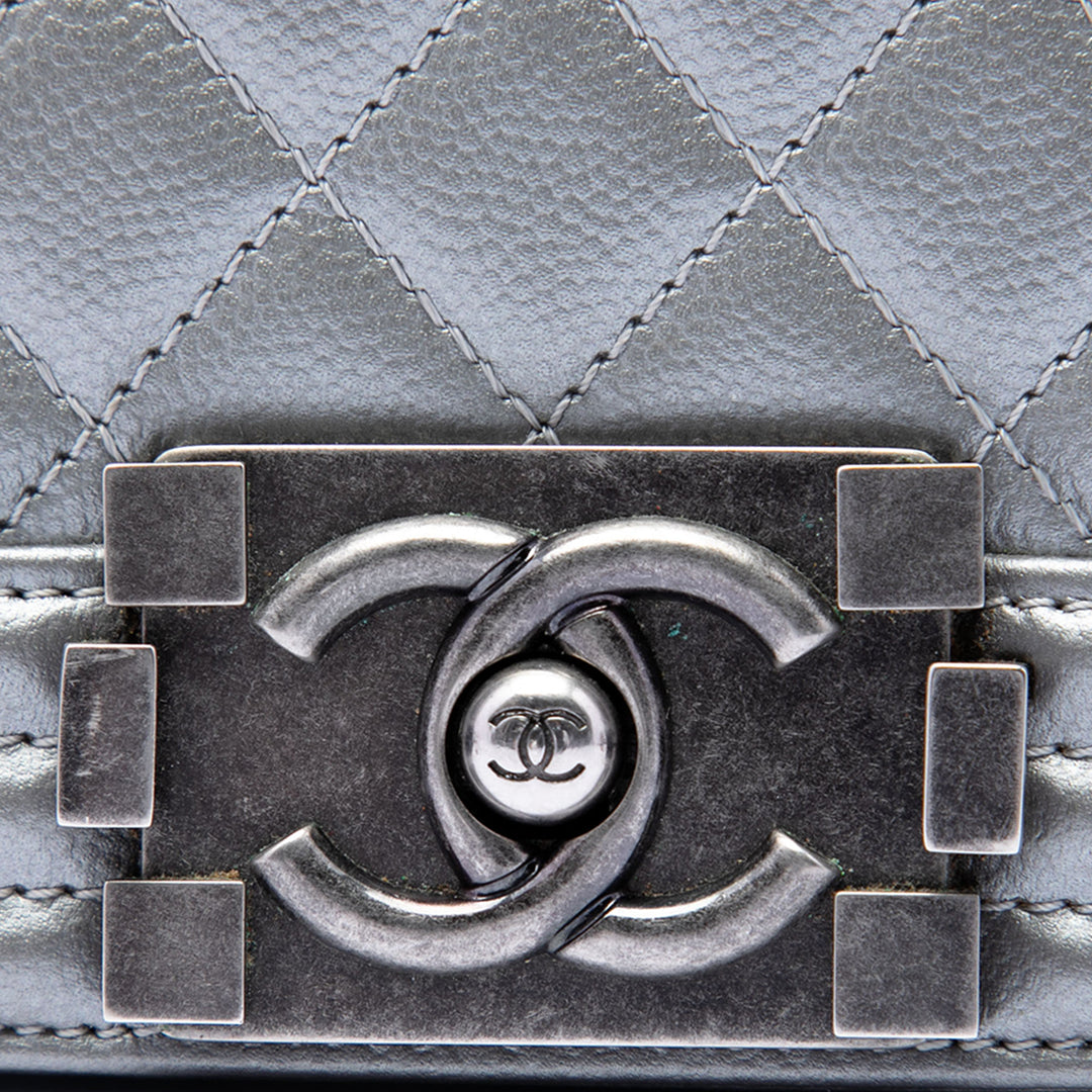 Chanel Old Medium Matelassé Metallic Caviar Boy à rabat