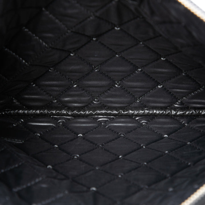 Matelassé Boy O Étui Pochette Moyen Cuir caviar Noir
