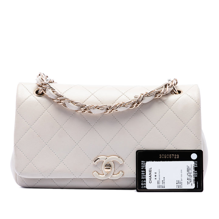 Chanel Matelassé Twist Chaîne Émail CC à rabat Grand Cuir d'agneau Blanc – vue 7 – GABY PARIS