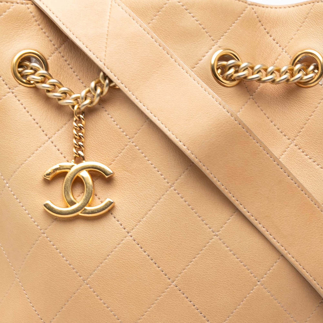 Chanel CC Matelassé On My Shoulder Sac à cordon seau Grand Cuir de veau