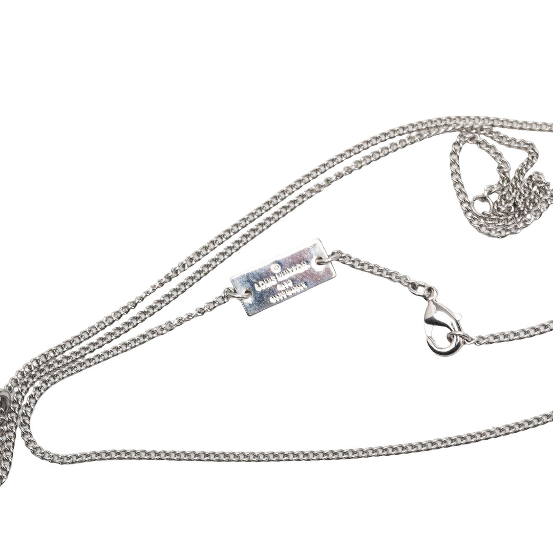Louis Vuitton Collier Pendant Monogram Argenté – vue 6 – GABY PARIS