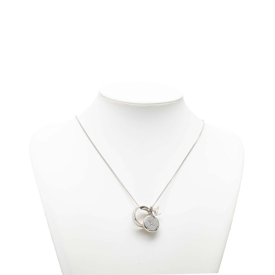 Louis Vuitton Collier Pendant Monogram Argenté – vue 7 – GABY PARIS
