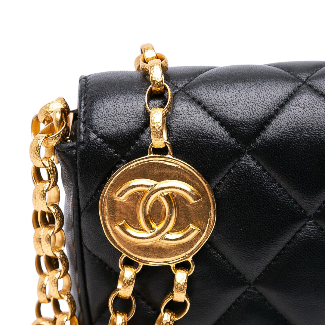 Chanel Small Quilted Cuir d’agneau CC Coin Flap Noir – GABY PARIS Authentique