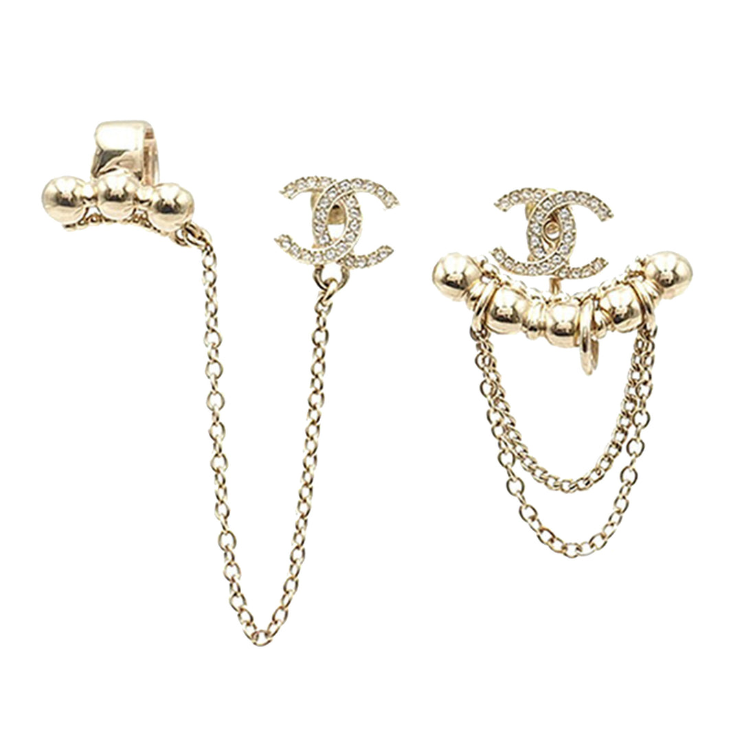 Chanel Boucles d'oreilles CC Strass Assymetrical Ear Cuff plaqué or – vue principale – GABY PARIS