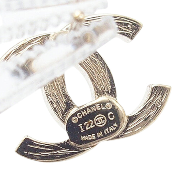 Chanel Boucles d'oreilles CC Strass Assymetrical Ear Cuff plaqué or – vue 3 – GABY PARIS