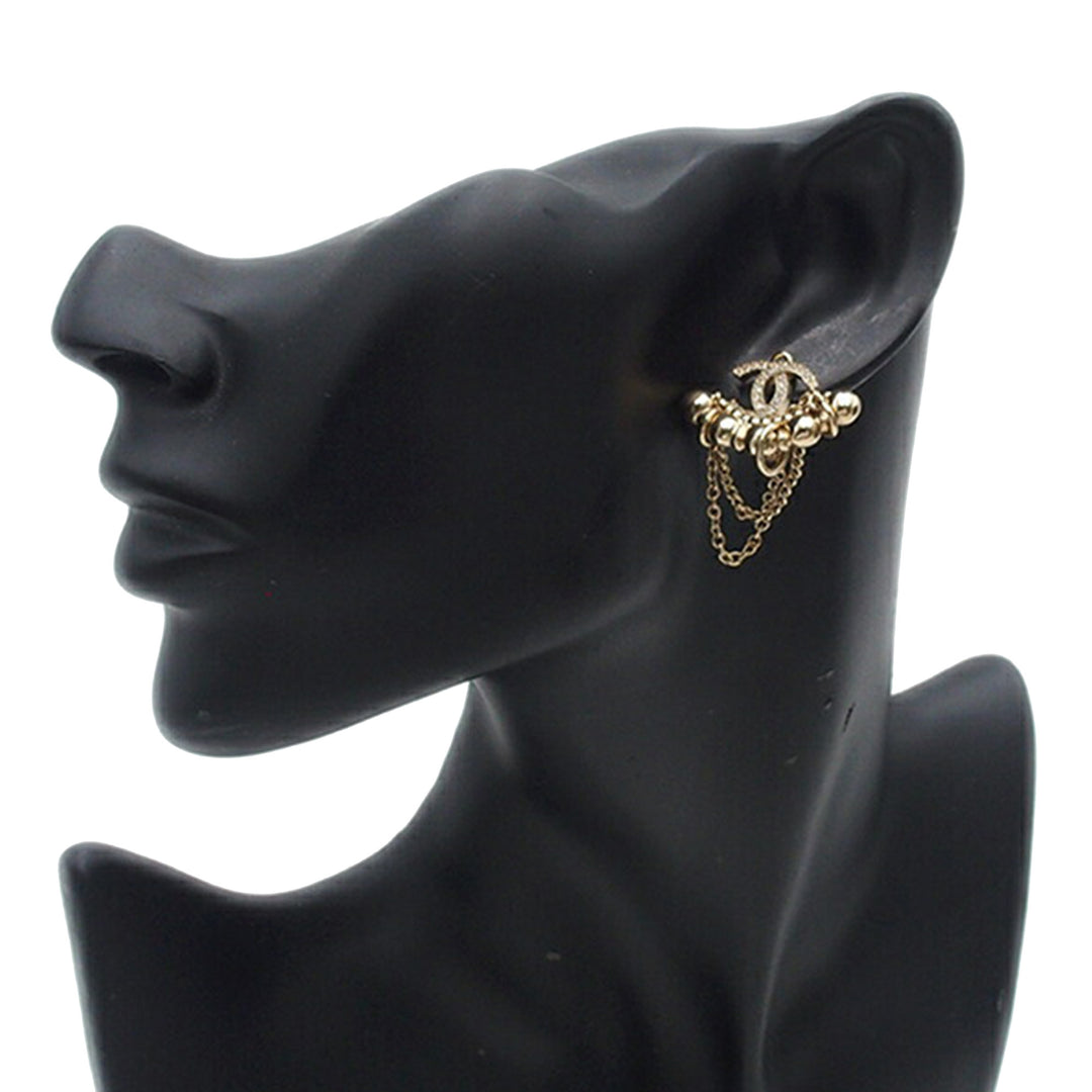 Chanel Boucles d'oreilles CC Strass Assymetrical Ear Cuff plaqué or – vue 7 – GABY PARIS