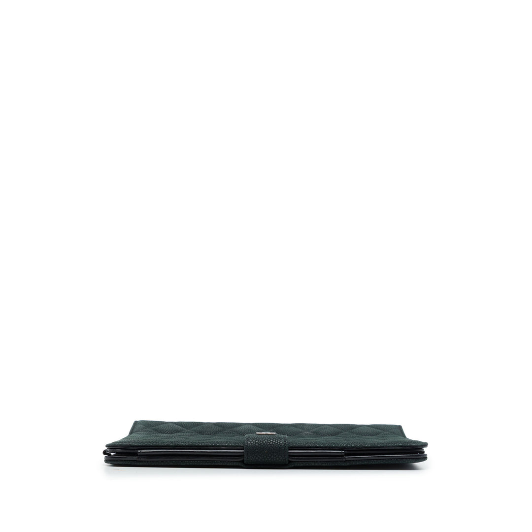 Chanel Étui CC Matelassé iPad avec chaîne Cuir caviar Noir – vue 3 – GABY PARIS
