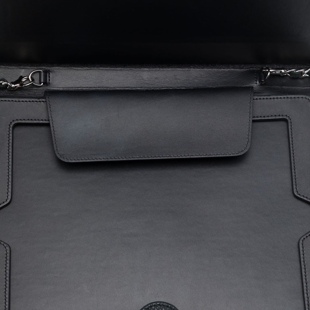 Chanel Étui CC Matelassé iPad avec chaîne Cuir caviar Noir – vue 4 – GABY PARIS