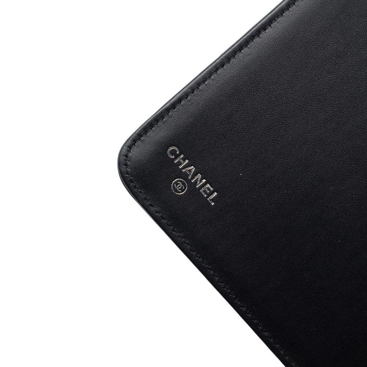 Chanel Étui CC Matelassé iPad avec chaîne Cuir caviar Noir – vue 5 – GABY PARIS