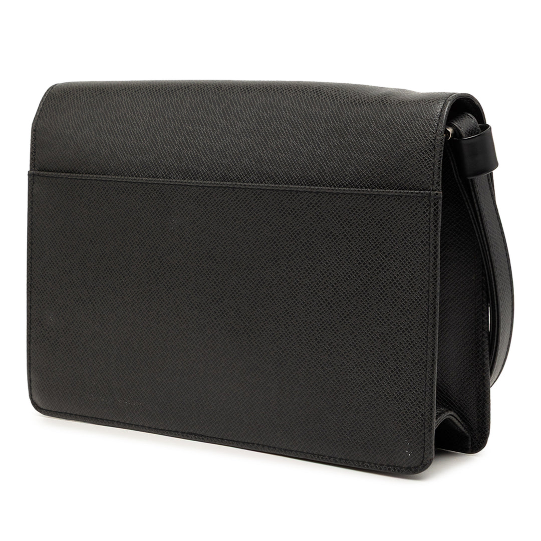 Louis Vuitton Taiga Selenga