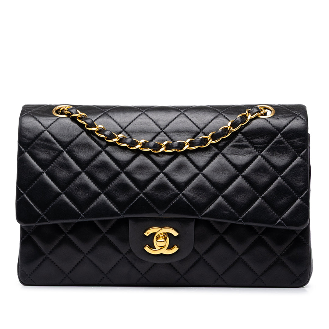 Chanel Sac porté épaule Classic Double rabat Moyen Cuir d'agneau Noir – vue principale – GABY PARIS