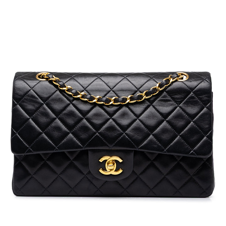 Chanel Sac porté épaule Classic Double rabat Moyen Cuir d'agneau Noir – vue principale – GABY PARIS