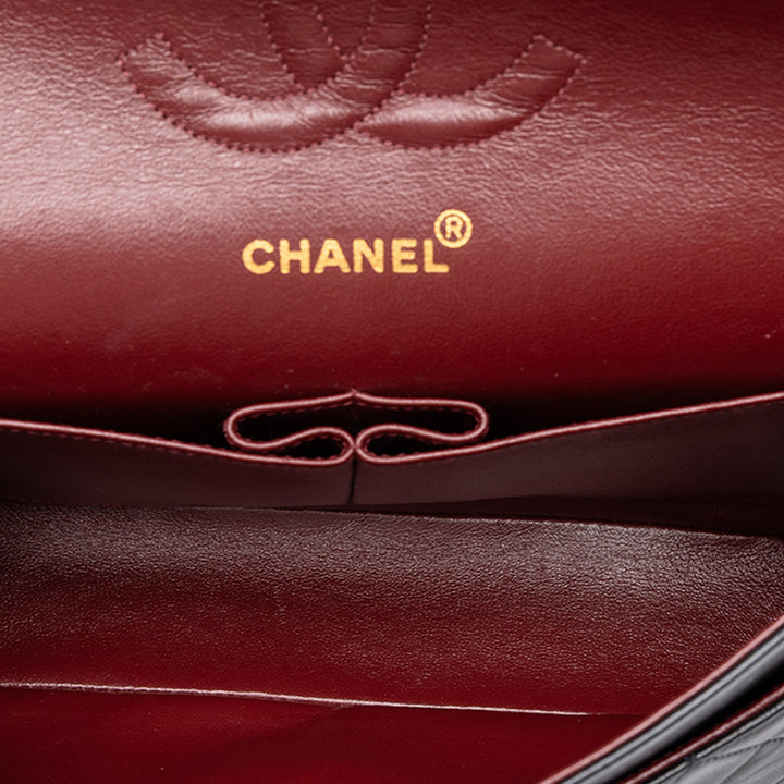 Chanel Sac porté épaule Classic Double rabat Moyen Cuir d'agneau Noir – vue 4 – GABY PARIS
