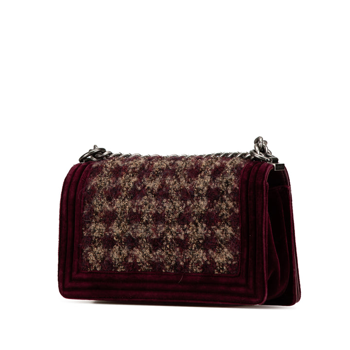 Chanel Old Medium Velours and Tweed Boy Flap Rouge – GABY PARIS Authentique