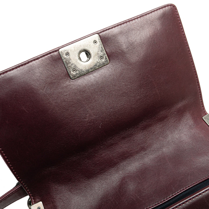 Chanel Old Medium Velours and Tweed Boy Flap Rouge – GABY PARIS Authentique