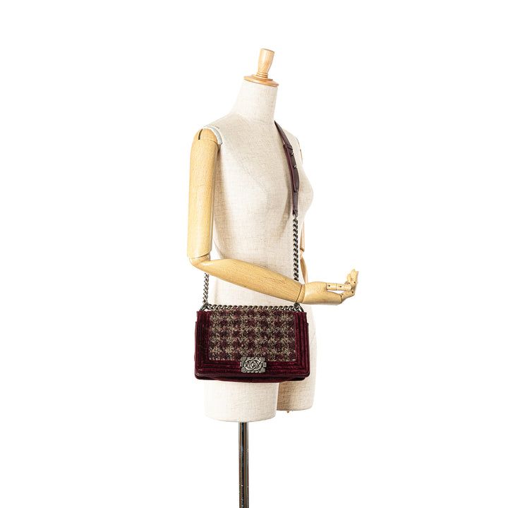 Chanel Old Medium Velours and Tweed Boy Flap Rouge – GABY PARIS Authentique