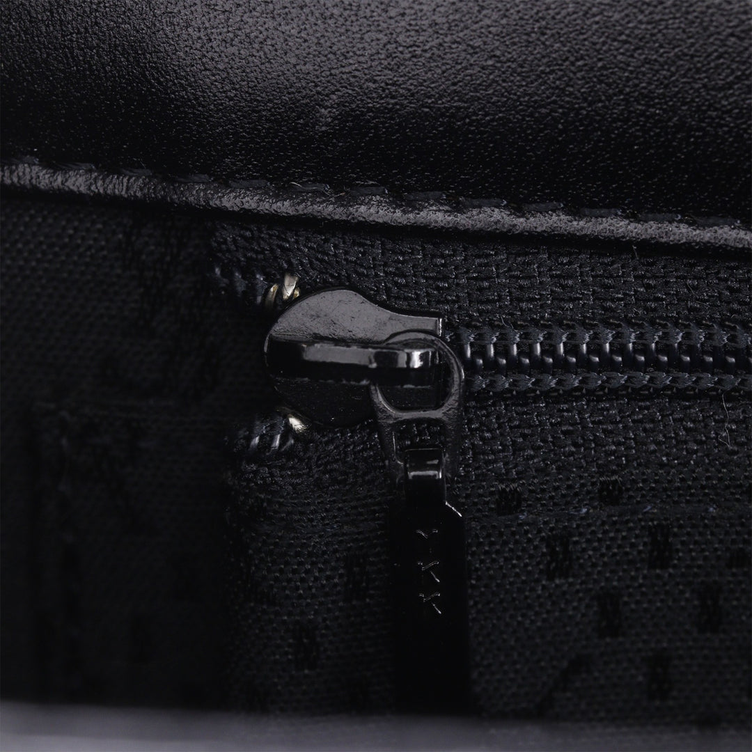 Saint Laurent Croc embossé Cuir verni Pochette