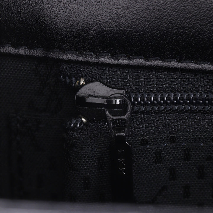 Saint Laurent Croc embossé Cuir verni Pochette
