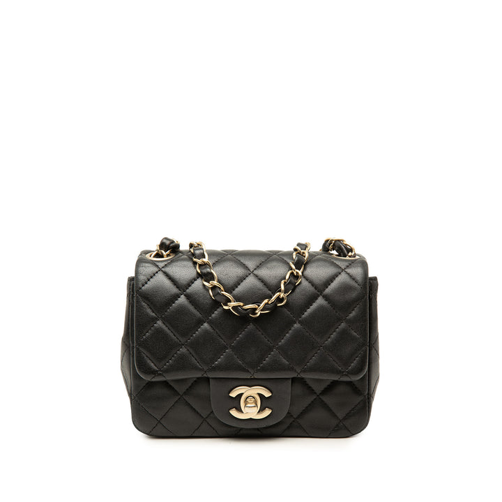 Chanel Classic Carré Rabat simple Mini Cuir d'agneau Noir – vue principale – GABY PARIS