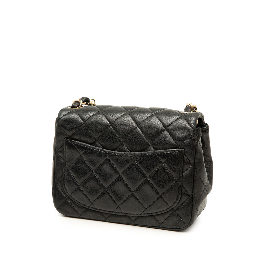 Chanel Classic Carré Rabat simple Mini Cuir d'agneau Noir – vue 2 – GABY PARIS