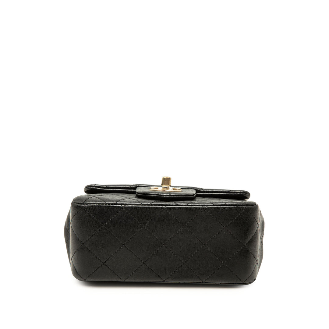 Chanel Classic Carré Rabat simple Mini Cuir d'agneau Noir – vue 3 – GABY PARIS