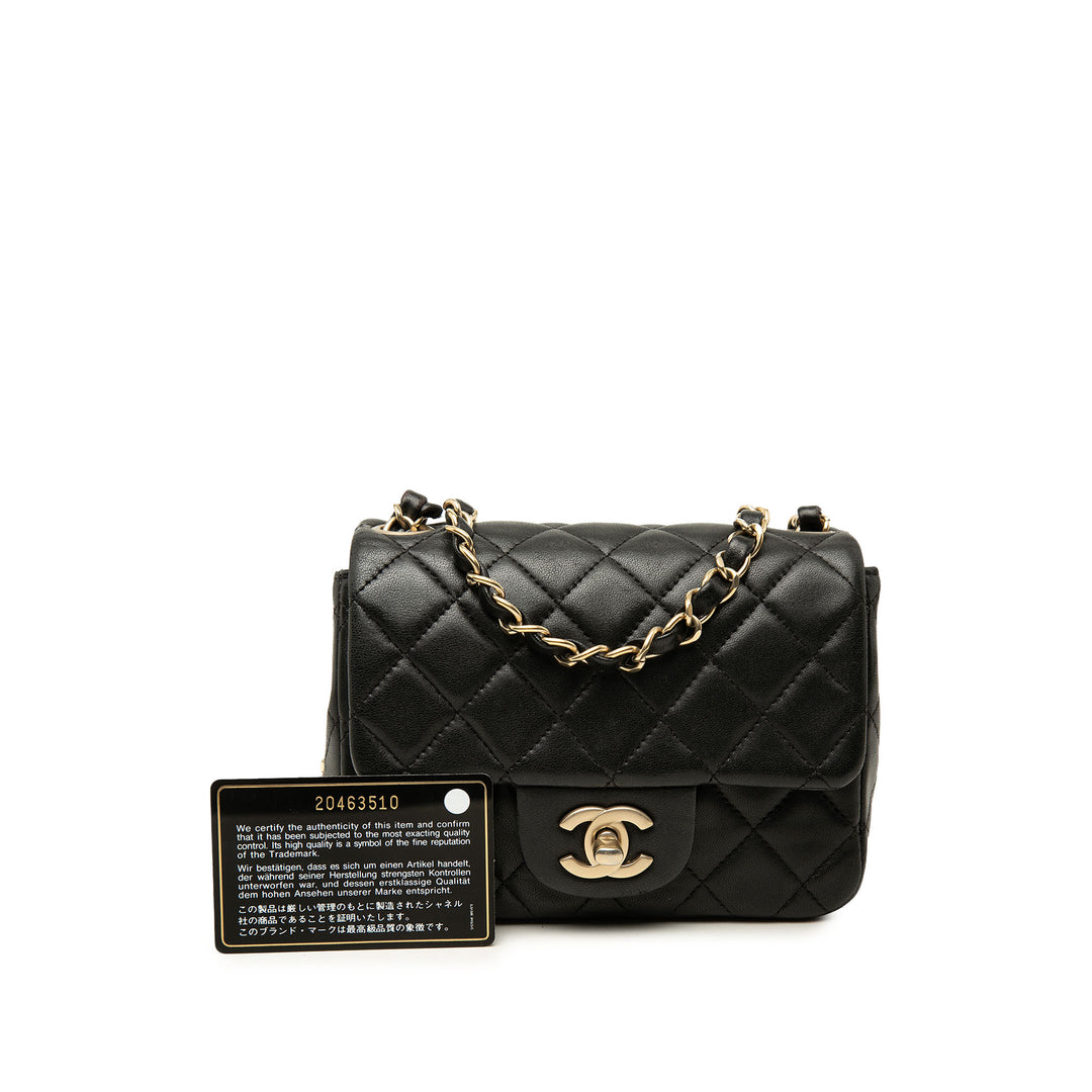 Chanel Classic Carré Rabat simple Mini Cuir d'agneau Noir – vue 7 – GABY PARIS