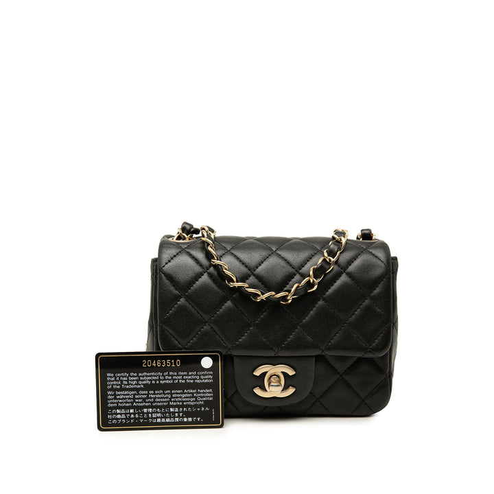 Chanel Classic Carré Rabat simple Mini Cuir d'agneau Noir – vue 7 – GABY PARIS