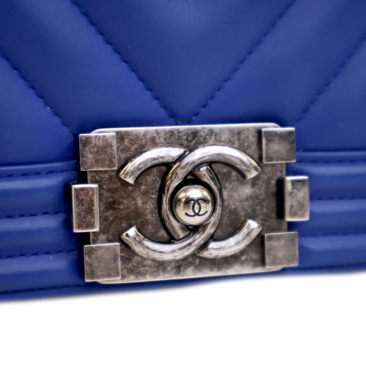 Chanel Old Medium Chevron Cuir de veau Boy à rabat