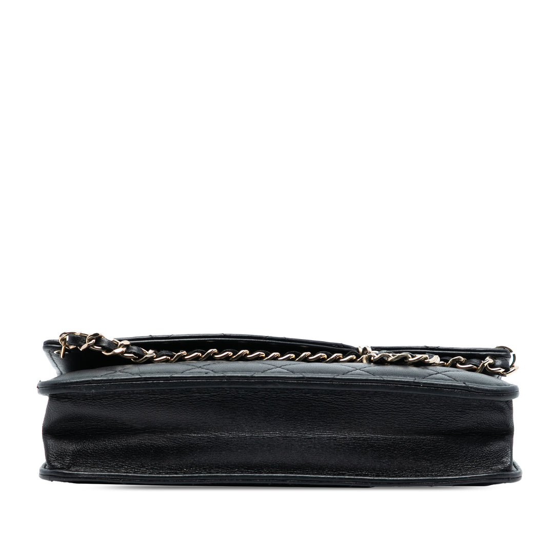 Chanel Matelassé Cuir d’agneau CC Charm Wallet on Chain