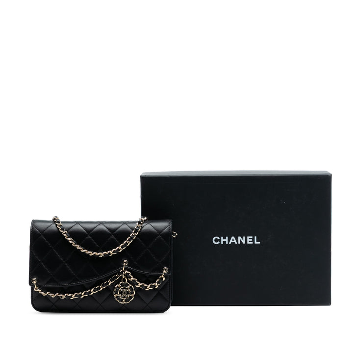 Chanel Matelassé Cuir d’agneau CC Charm Wallet on Chain