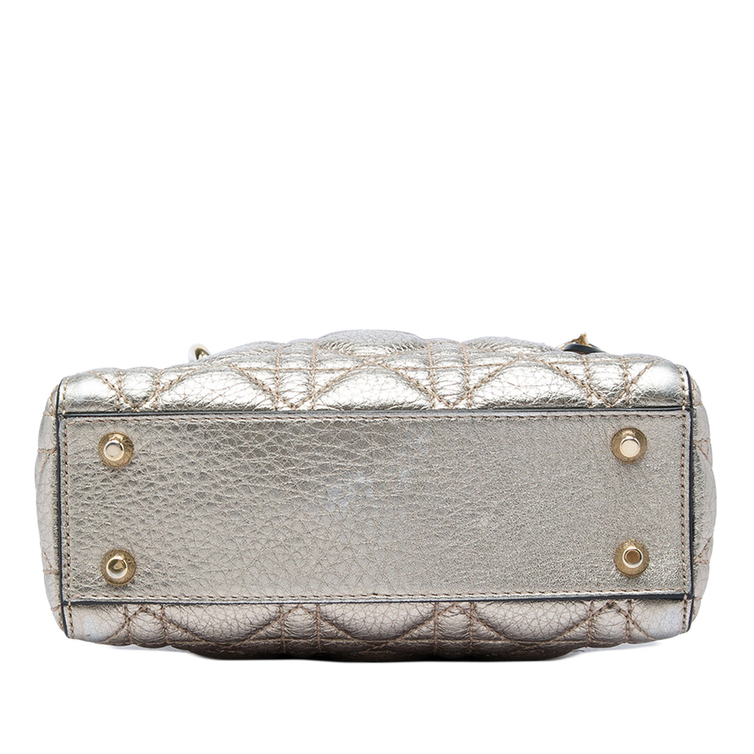 Dior Sac à main Lady Dior Métallisé froissé Cannage Mini Cuir d'agneau Argenté – vue 3 – GABY PARIS