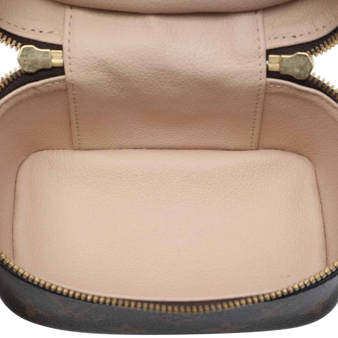 Louis Vuitton Nice Vanity Nano Monogram Marron – vue 4 – GABY PARIS